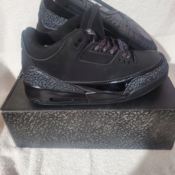 Jordan Sneakers in Black and Gray - Picture 4 of 4
